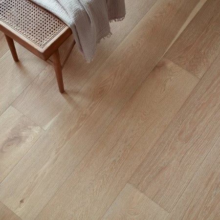 Anderson Tuftex Grand Estate Somerton Castle Hardwood Room Scene